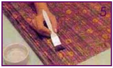 Cómo decorar una cortina de junco - Paso 5