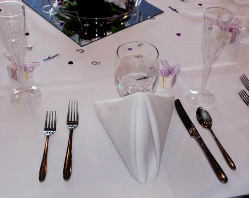 Cómo comportarse en una cena formal