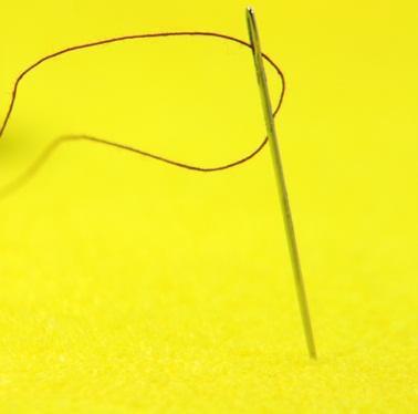 Cómo dar puntadas con hilo de nylon en costura