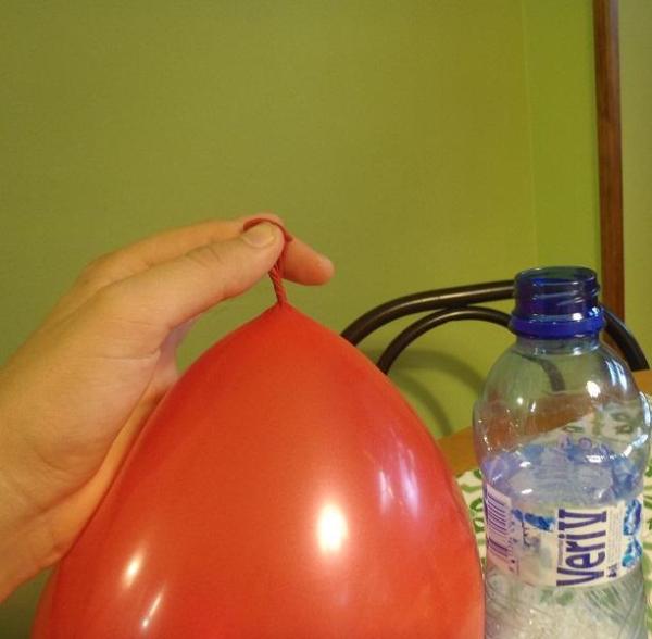 Cómo hacer bolas malabares con globos - Paso 3