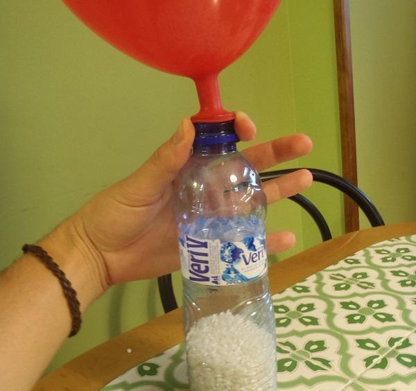 Cómo hacer bolas malabares con globos - Paso 4