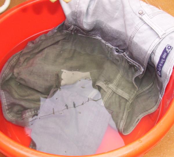 Cómo quitar manchas de remolacha de la ropa - Paso 5