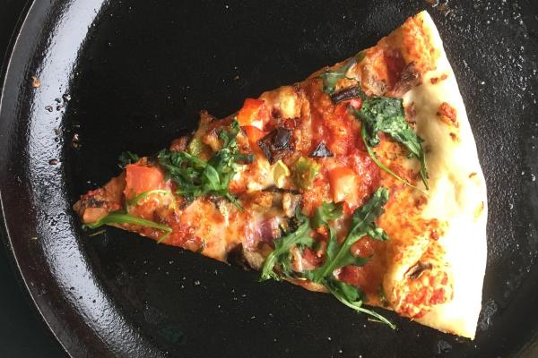 Cómo recalentar pizza sin que quede gomosa