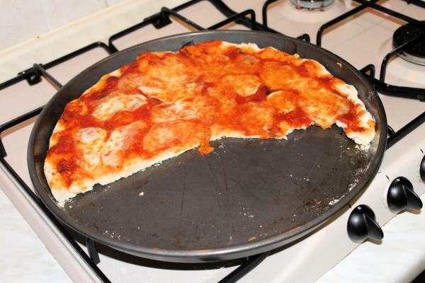 Cómo recalentar pizza sin que quede gomosa - Sartén