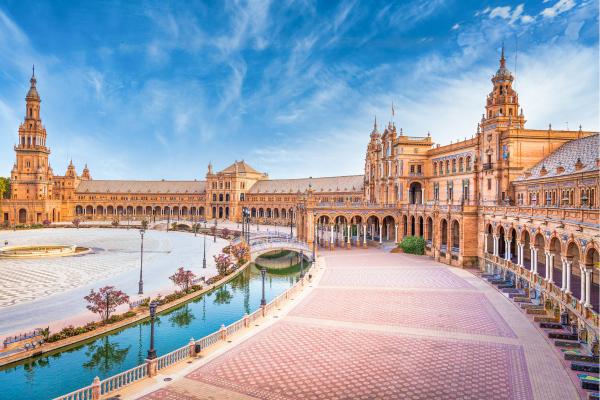 Dónde viajar en Europa en enero: los mejores destinos - Sevilla, España