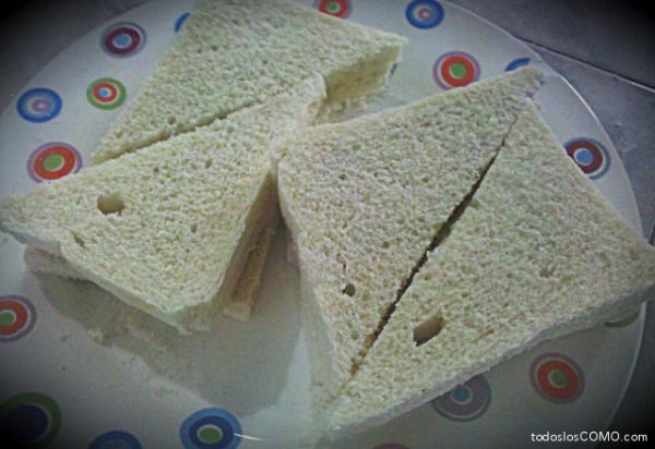 Cómo hacer bruschettas de cebollas caramelizadas, tomates asados y queso mozzarella - Paso 7