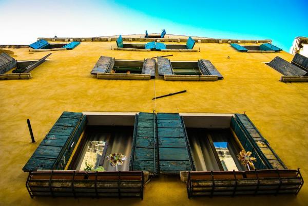 Cómo denunciar a un vecino por obras