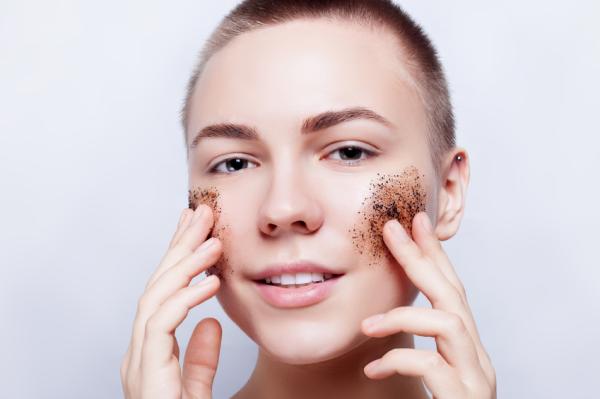 Cómo hacer exfoliantes para el acné - Usa el café para revitalizar el rostro 