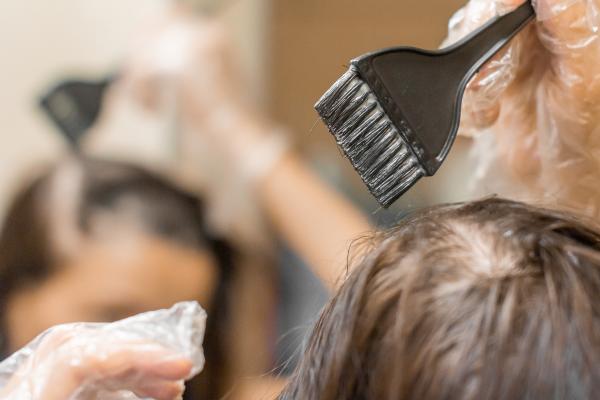 Cómo disimular las canas sin tinte - Baños de color
