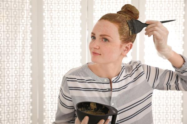 Cómo disimular las canas sin tinte - Henna