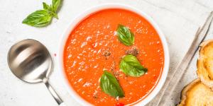 Descubre cómo hacer gazpacho andaluz de la abuela casero auténtico y refrescante
