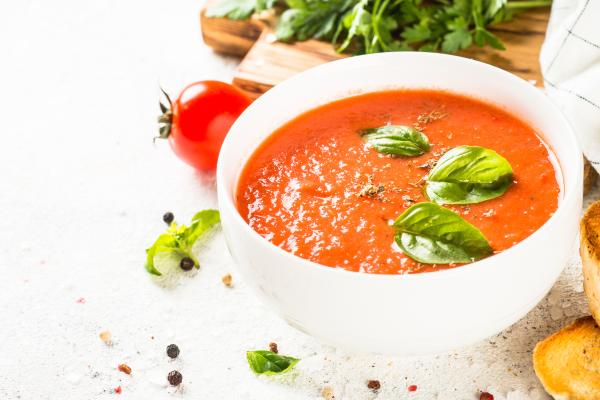 Descubre cómo hacer gazpacho andaluz de la abuela casero auténtico y refrescante - Paso 7