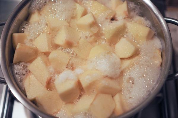 Cómo hacer una mermelada de manzana y canela - Paso 2