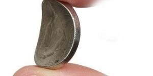 Cómo hacer un truco para hacer desaparecer una moneda