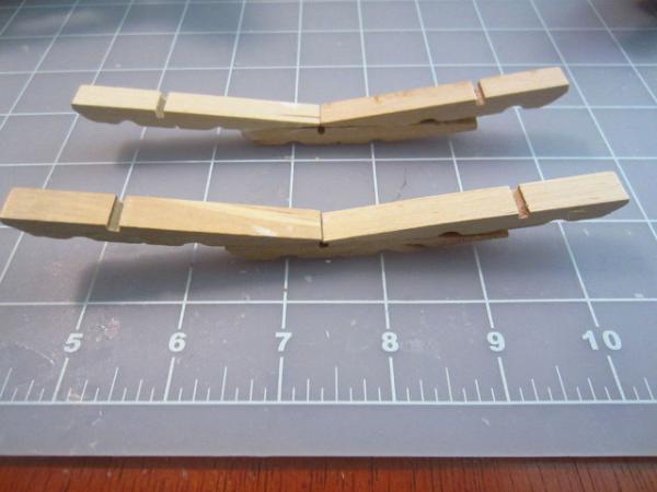 Cómo hacer sillas con pinzas de madera - Paso 10