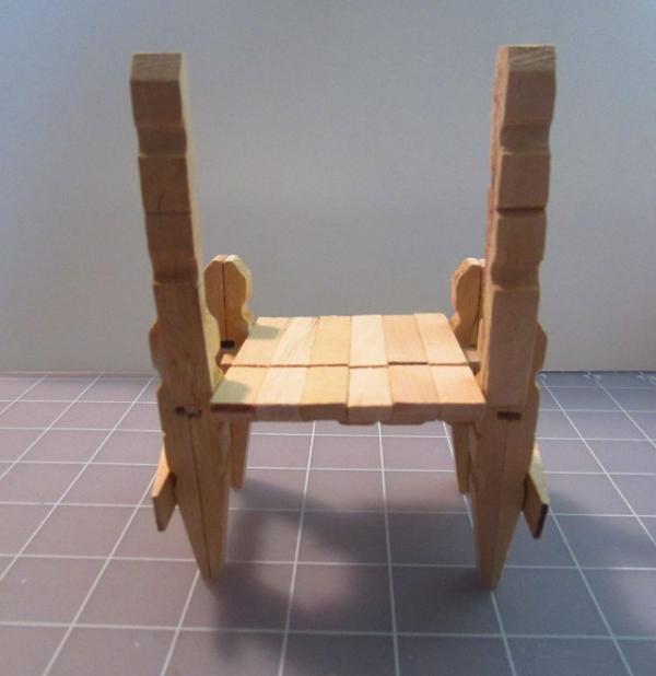 Cómo hacer sillas con pinzas de madera - Paso 6