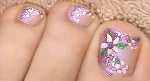 Cómo pintar un diseño floral en las uñas de los pies