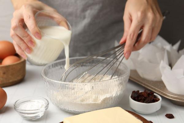 Cómo hacer una mona de Pascua de mantequilla - Paso 2