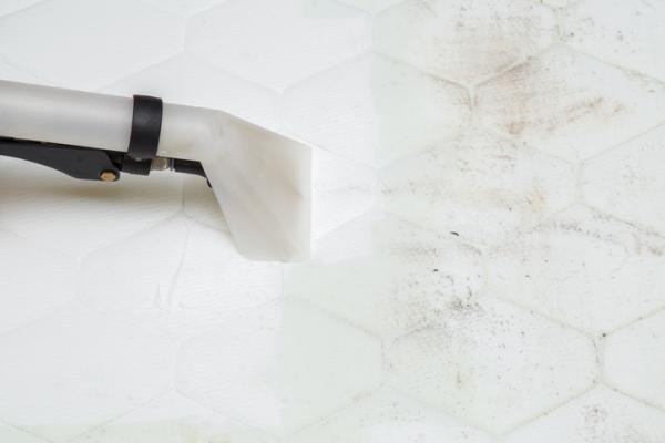 Cómo quitar el olor a humedad de un colchón - los mejores trucos - Limpiar el colchón para eliminar el olor a humedad