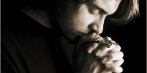 Cómo escribir una oración para un funeral