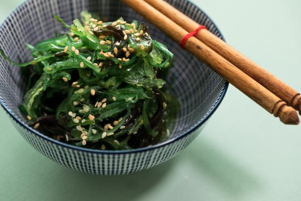 Cómo hacer una ensalada de algas wakame - Paso 8