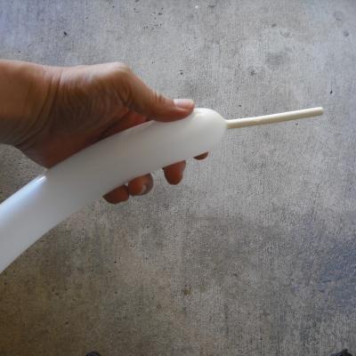 Cómo hacer un muñeco de nieve con globos - Paso 1