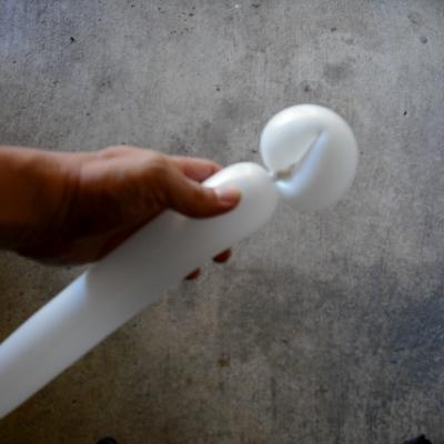 Cómo hacer un muñeco de nieve con globos - Paso 2