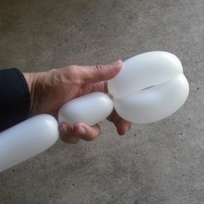 Cómo hacer un muñeco de nieve con globos - Paso 5