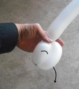 Cómo hacer un muñeco de nieve con globos - Paso 6