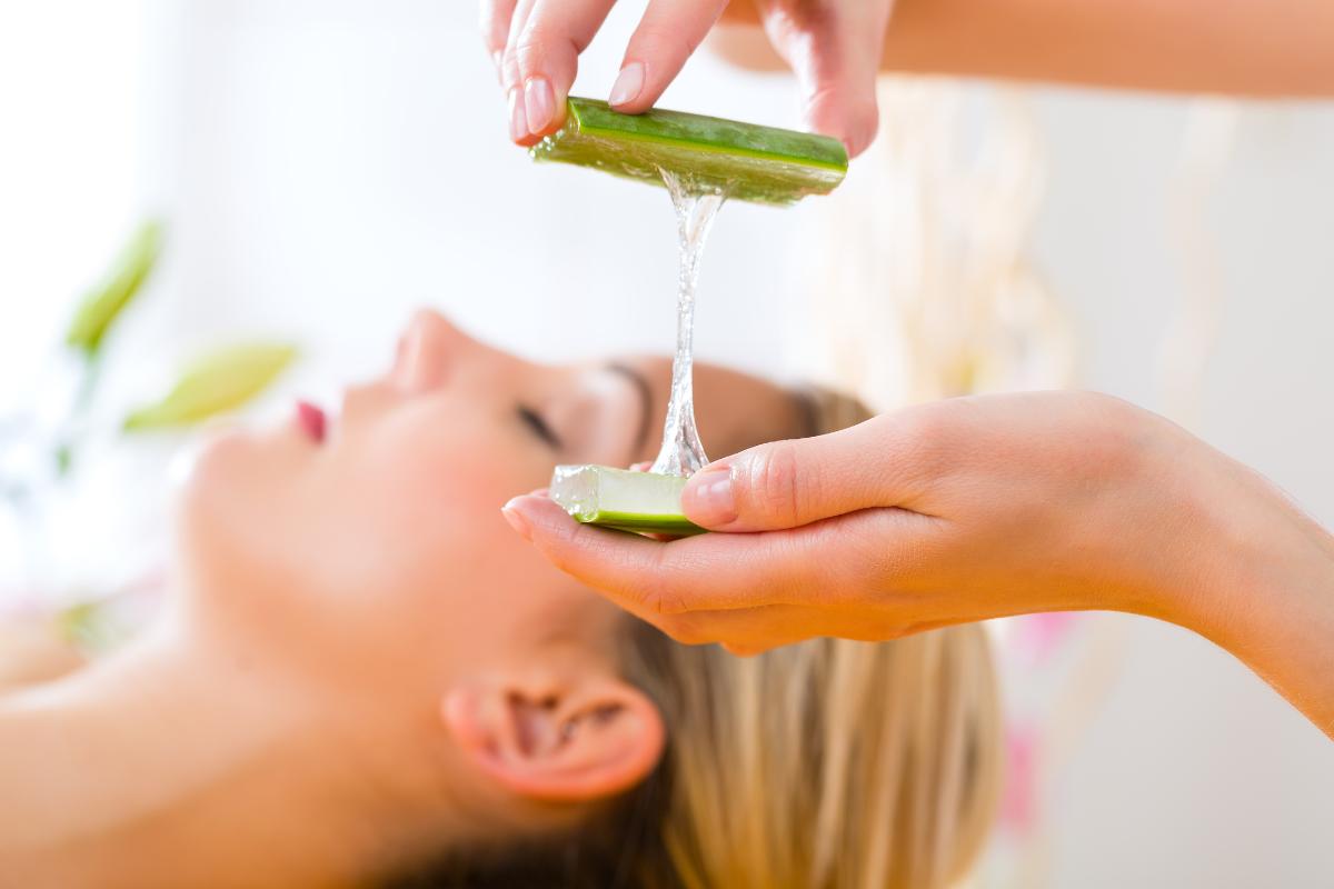 Cómo aplicar aloe vera en la cara
