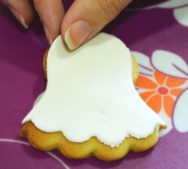 Cómo hacer galletas de fantasmas para Halloween - Paso 2