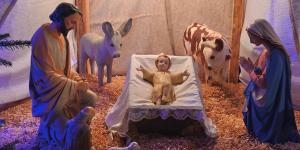 Mula y buey en el Belén: significado, origen y dónde se colocan