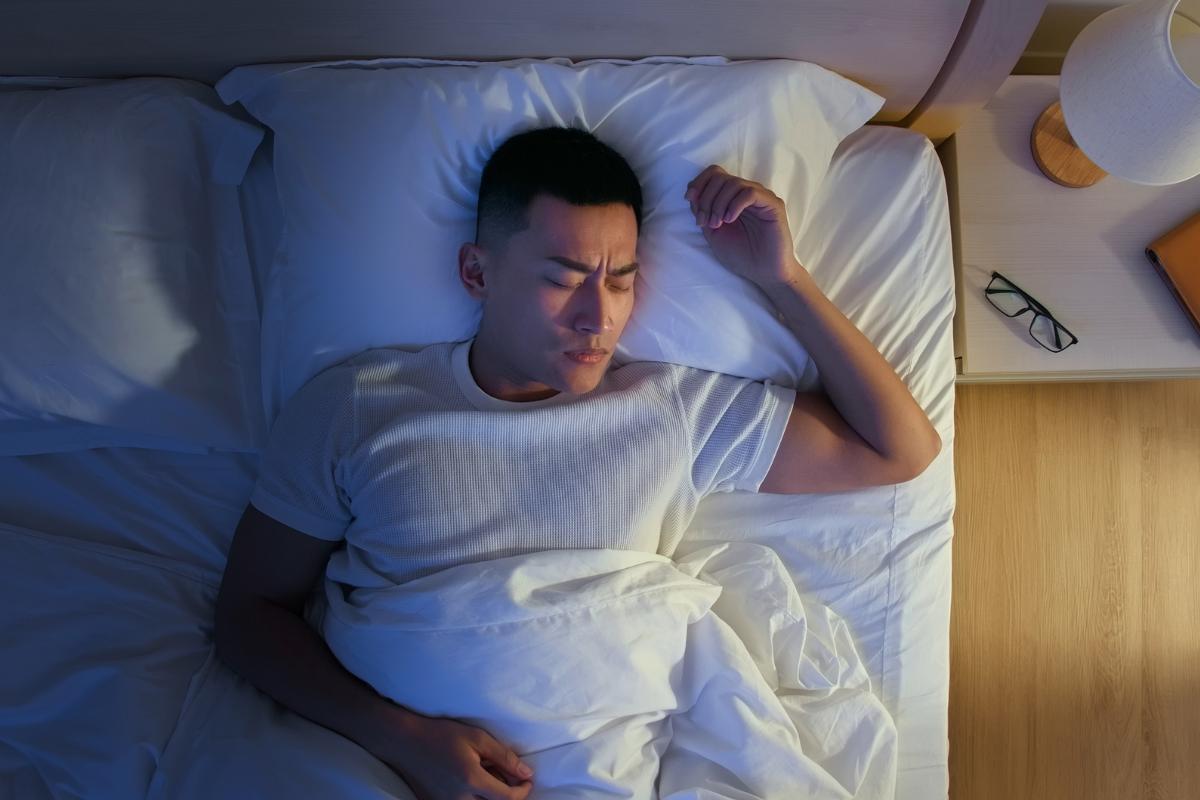 Por qué dan espasmos al dormir y qué hacer para evitarlos