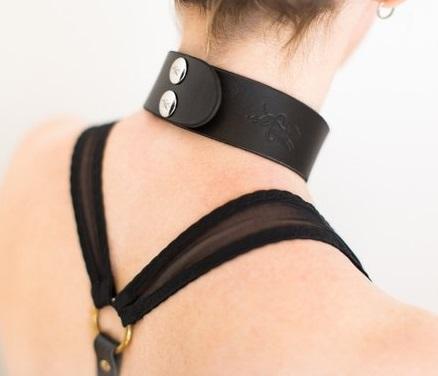 Cómo escoger un collar de sumisión