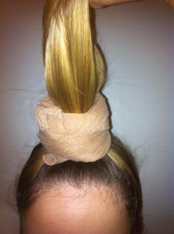 Cómo hacer el peinado de Vilma Picapiedra - Paso 4