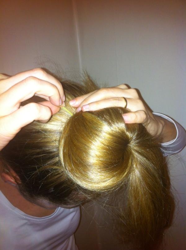 Cómo hacer el peinado de Vilma Picapiedra - Paso 6