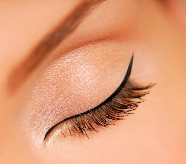 Cómo usar delineador de ojos - Paso 3