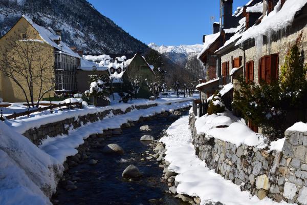 Dónde viajar en invierno en España: guía con los mejores destinos - Vielha - Cataluña