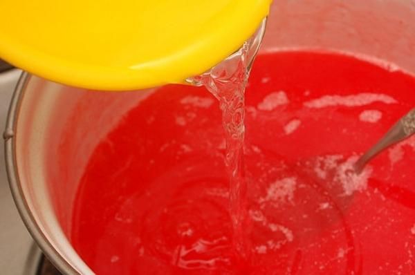 Cómo hacer gelatina con alcohol - Paso 3