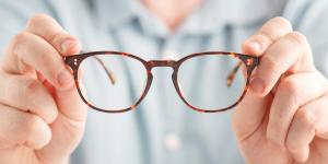 ¿Cómo elegir gafas de farmacia? ¿Son peligrosas?