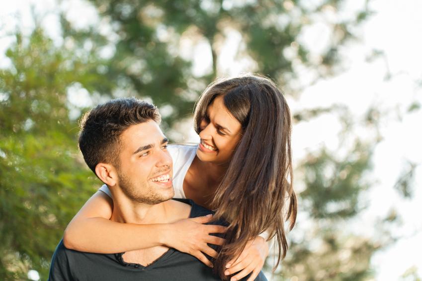 Cómo saber si es amistad o amor - 4 pasos Cómo saber si es amistad o amor - 4 pasos