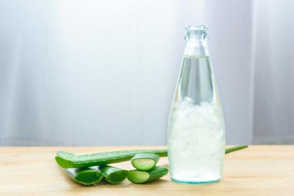 Remedios caseros para el dolor en la boca del estómago - Prepara un jugo de aloe vera