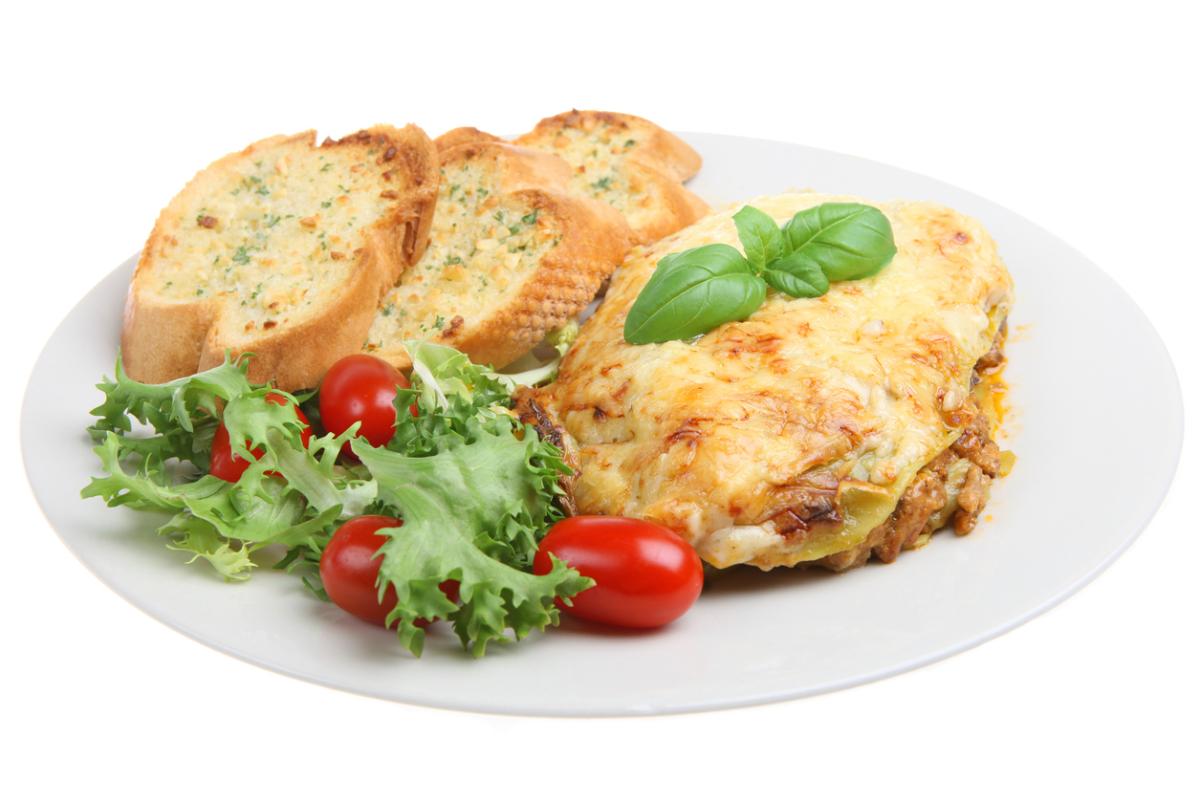 Con qué se acompaña la lasaña