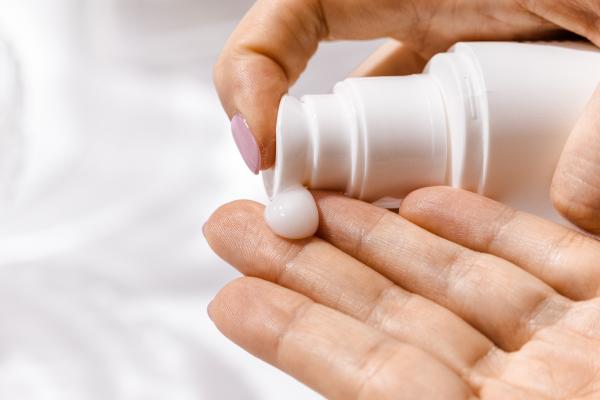 Descubre las mejores cremas hidratantes con protector solar para uso diario SPF 50 - ISDIN Fusion Water MAGIC SPF 50