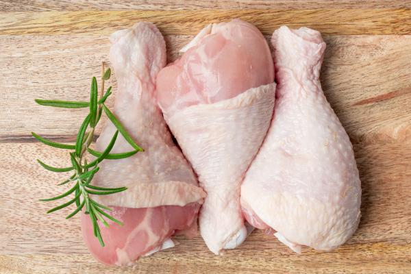 Sopa de pollo con verduras casera, una de las recetas más reconfortantes - Paso 2