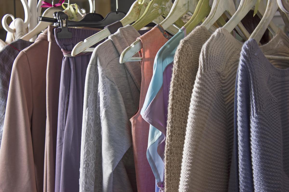 Cómo quitar las motas de la ropa de lana