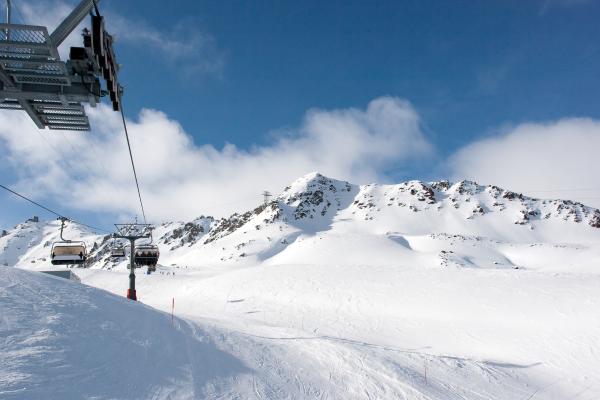 Las mejores estaciones de esquí en Suiza para disfrutar la temporada - St. Moritz