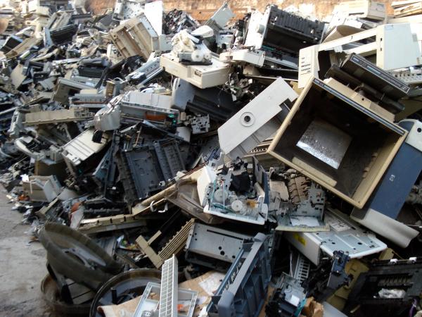 Cómo se escribe desecho o deshecho - desecho