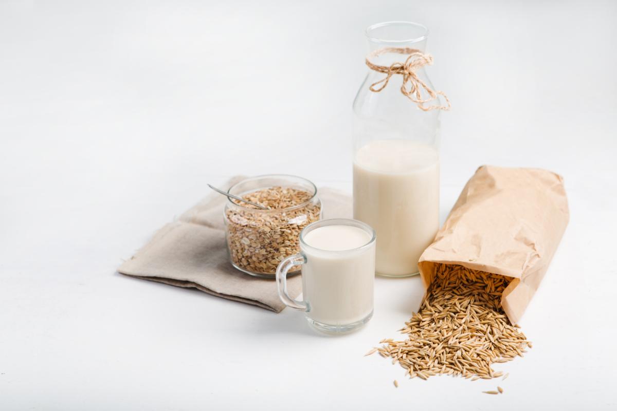 ¿La leche de avena engorda?