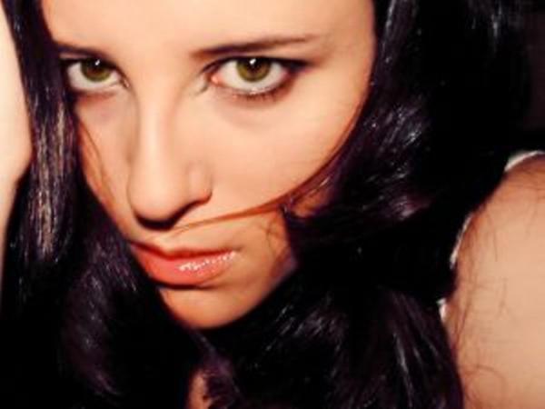 Cómo marcar los pómulos con maquillaje